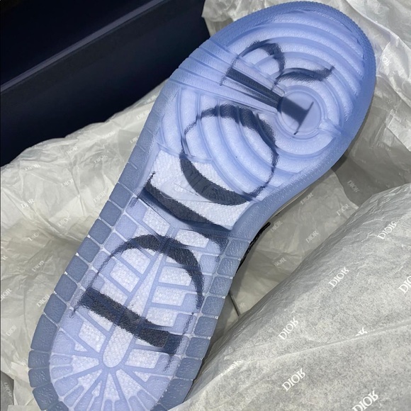 Jordan 1 Retro High DIOR - Picture 3 of 8